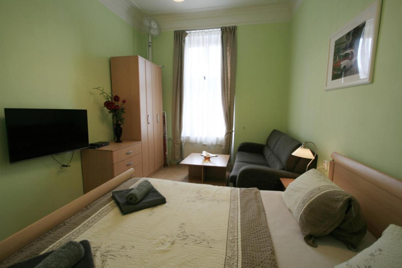Apartment No. 4B I.P.Pavlova 32 การ์โลวีวารี ภายนอก รูปภาพ