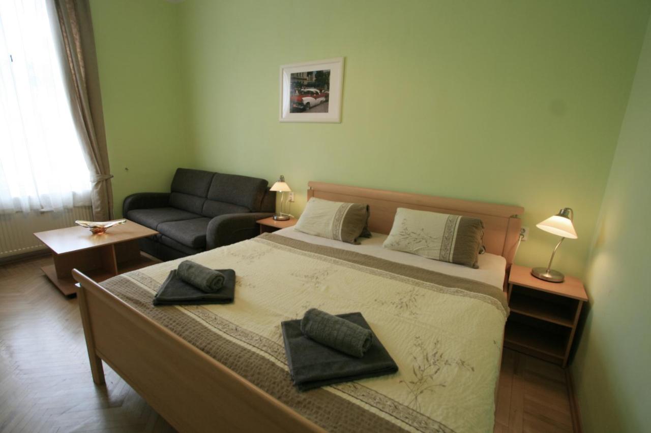 Apartment No. 4B I.P.Pavlova 32 การ์โลวีวารี ภายนอก รูปภาพ